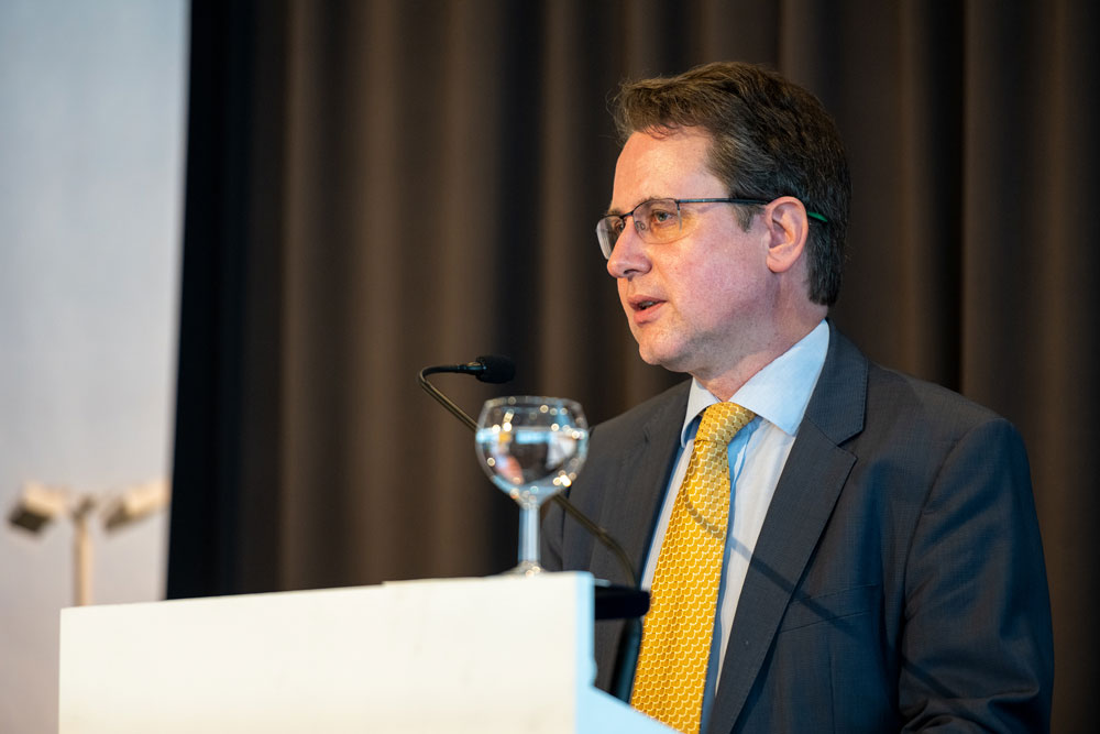 Prof. Dr. Jörg Ganzenmüller während seines Vortrags
