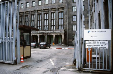 1991, Zentrale der Treuhandanstalt in der Wilhelmstraße 97 / Leipziger Straße 5–7