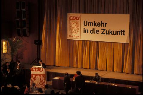 Bühne einer CDU Veranstaltung mit Slogan "Umkkehr in die Zukunft"