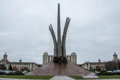 Nationales Denkmal zur Erinnerung an den antikommunistischen Widerstand 1945-1989 am Platz der freien Presse in Bukarest