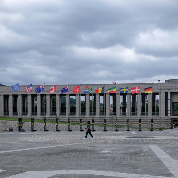 Fahnenmasten an der Kriegsgedenkstätte in Südkorea