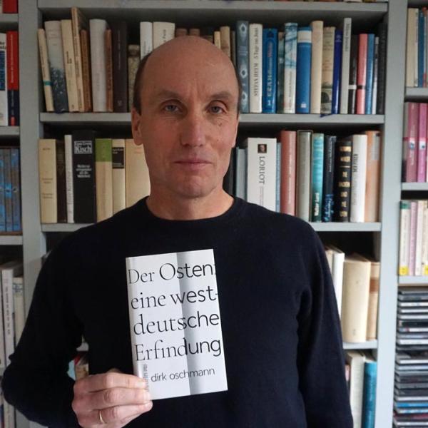Lesetipp von Marcel Fürstenau mit dem Buch "Der Osten: Eine westdeutsche Erfindung" von Dirk Oschmann