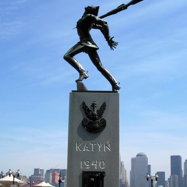 Statue aus Metall Denkmal in New York an die Opfer von Katyn