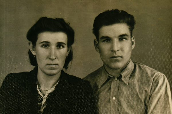 Gulag-Zeitzeugin Anna Aschenbrenner mit ihrem Bruder