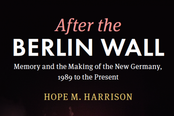 Plakat mit dem Schriftzug "After the Berlin Wall"