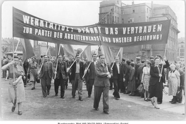 Chemnitz, Arbeiter bei Kundgebung, 1.7.1953