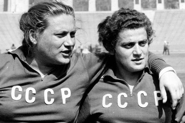 Die Leichtathletinnen Tamara und Irina Presse, UdSSR, 1960er