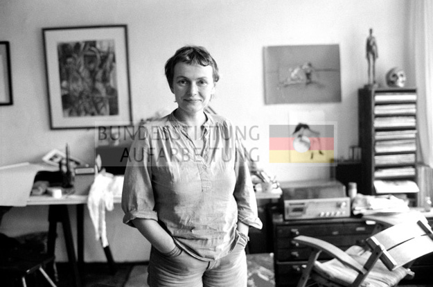 Bärbel Bohley, Malerin in der DDR, in ihrem Atelier in Ost-Berlin.
