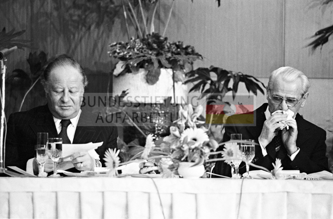 DDR- Besuch des Bundeskanzlers von Österreich Bruno Kreisky in Ost-Berlin. Er wird vom Vorsitzenden des Ministerrates Willi Stoph begrüßt.