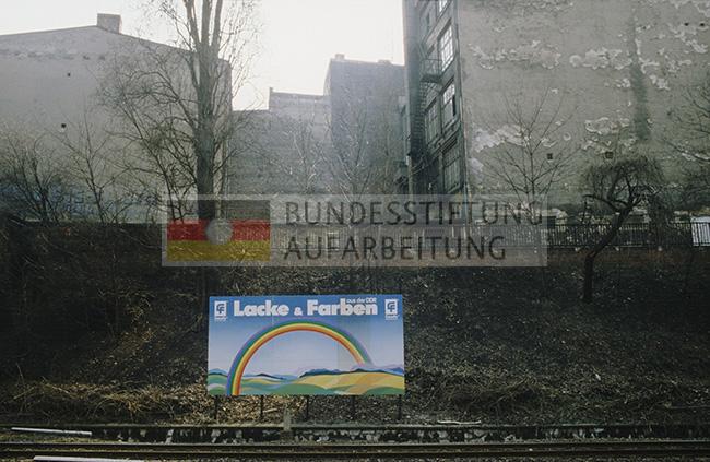 S-Bahngleise an der Schönhauser Allee, Prenzlauer Berg, Berlin, 1989.