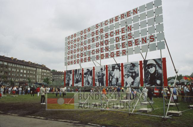 Aufsteller beim ND-Pressefest, Berlin 1986