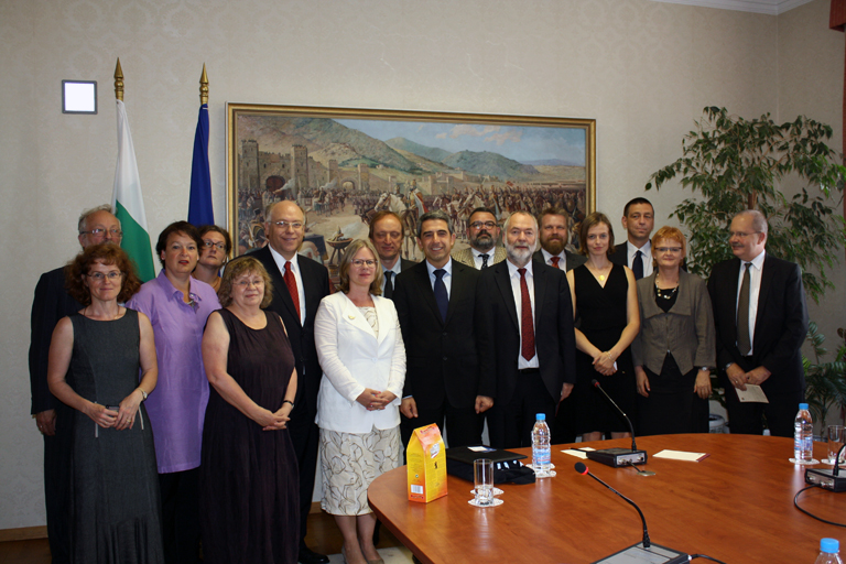 Die Delegation zu Besuch bei Bulgariens Staatspräsident Rossen Plewneliew.